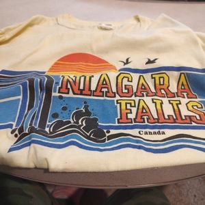 Vintage Canada pale yellow T-Shirt unisex Large/G Single Stitch Short Sleeve